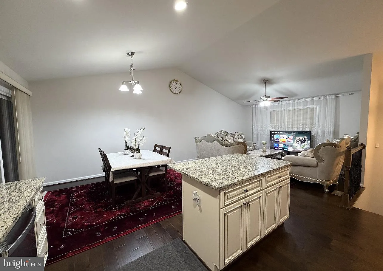 4 bed, 3.0 bath, 2190 sqft, $2,990 — Photo 3