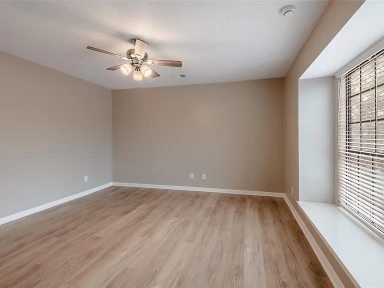 2402 Sycamore Ave #D8 — Photo 4