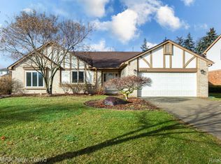 24859 White Plains Dr, Novi, MI