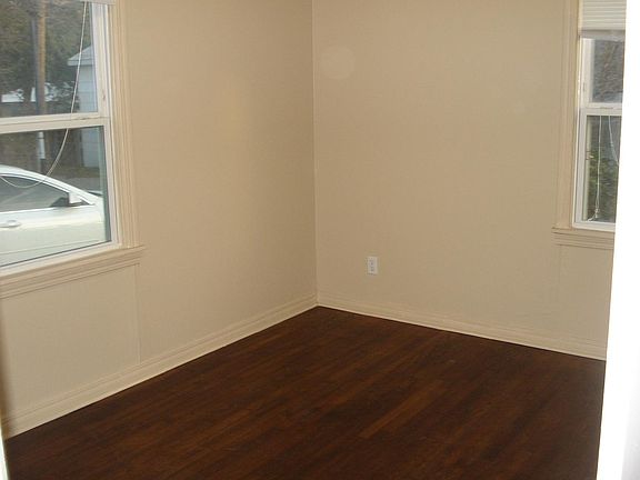 4th image of 126 W Mosier St