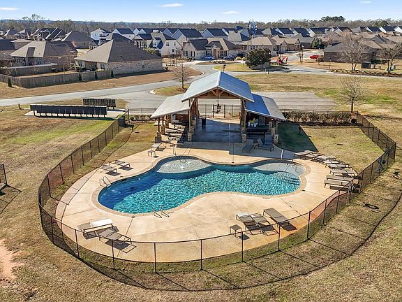 4th image of 134 Farmers Way