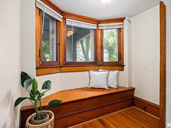 4th image of 1507 W Barker Ave