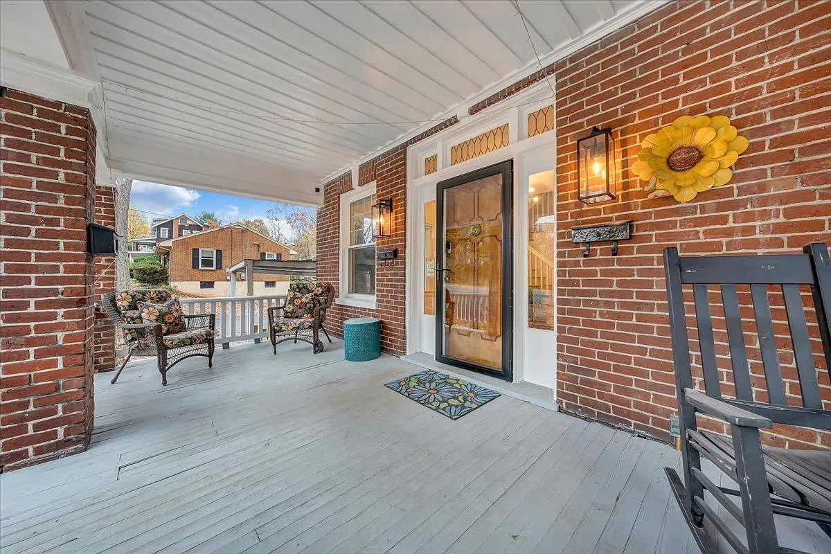1 bed, 1186 sqft, $1,750 — Photo 2