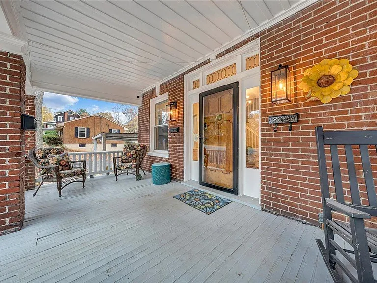 935 Wasena Ave SW #A — Photo 2