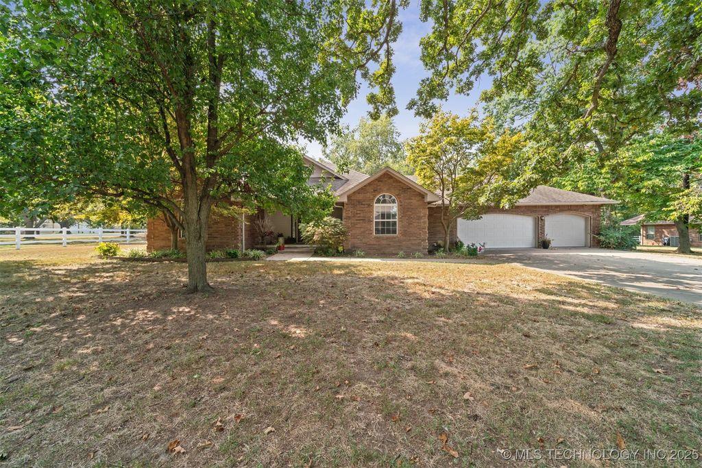 59399 E 288th Ct, Grove, OK, Grove
