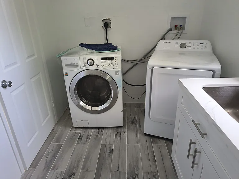 650 Campus Cir — Photo 38