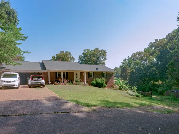 215 Crockett Cir, Florence, AL 35633
