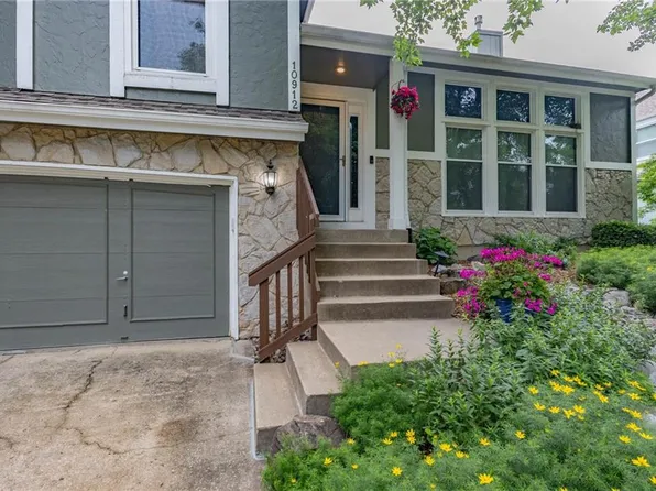 10912 Cottonwood St, Lenexa, KS 66215