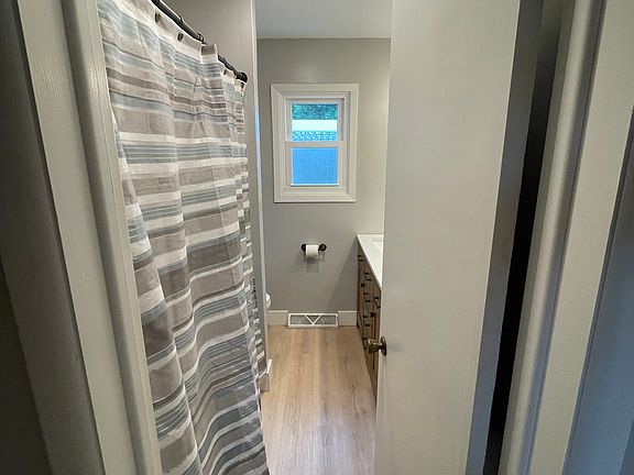 5th image of 252 Edison Park Ave NW