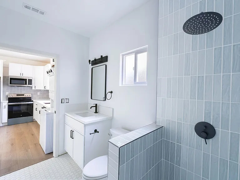 2860 Webster Ave — Photo 9
