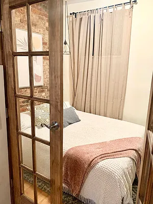 Rented by Delmark Realty LLC | media 43