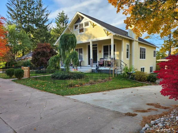 708 Mason St, Saugatuck, MI 49453