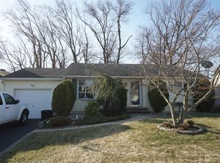 7 Westminster Rd, Colonia, NJ 07067