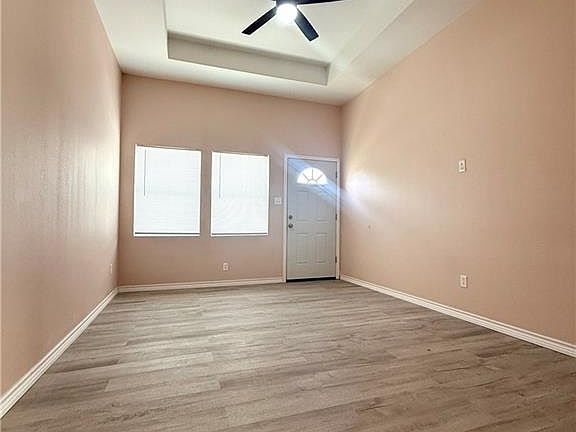 3rd image of 1001 Monica Ave