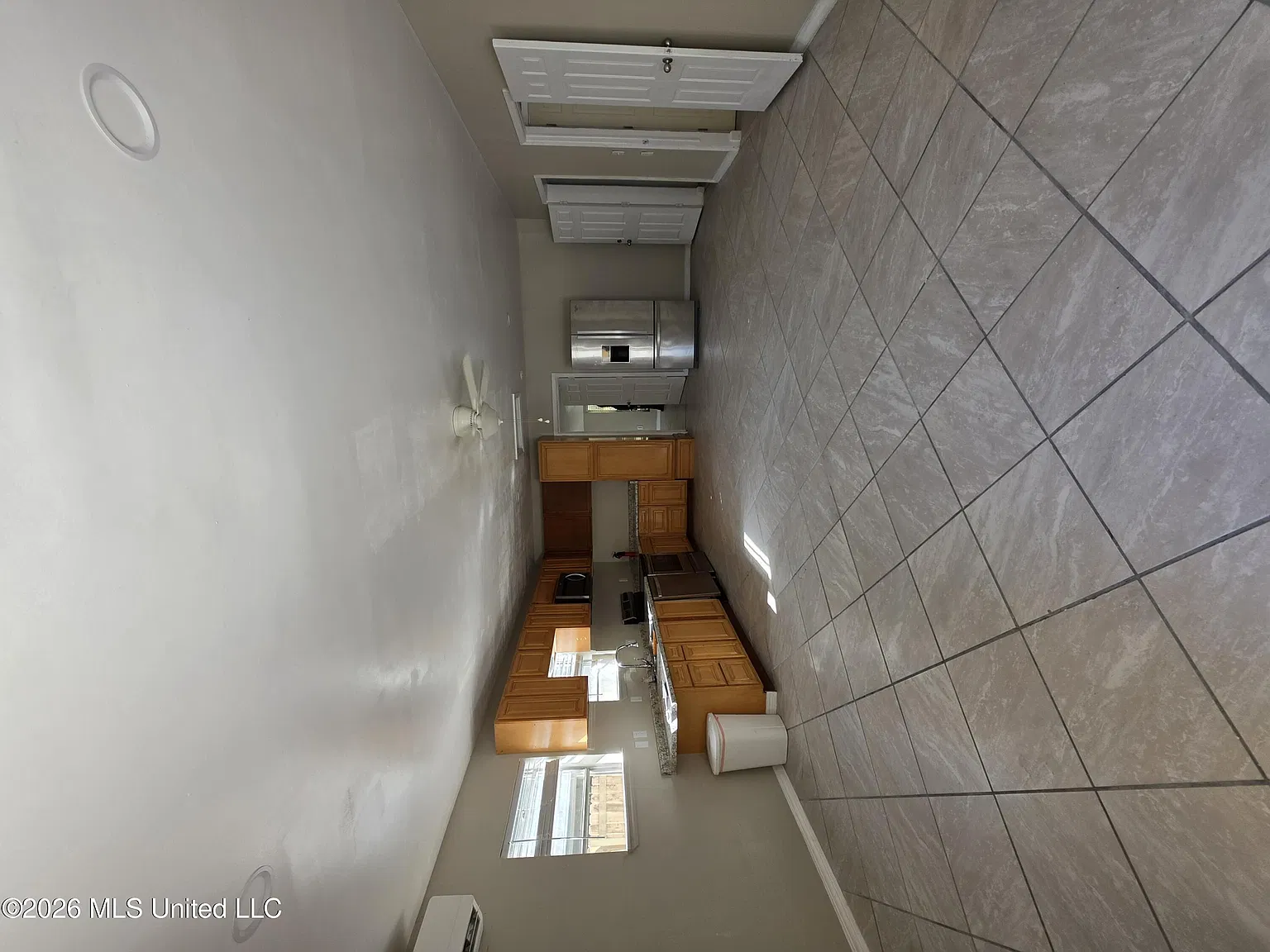 2 bed, 2.0 bath, 800 sqft, $1,300 — Photo 2