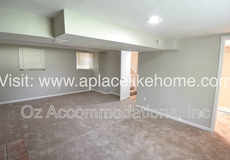 5521 Perry Ln — Photo 25