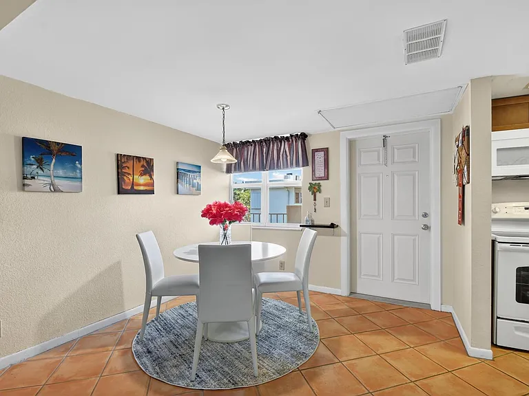 1810 New Palm Way #415 — Photo 4