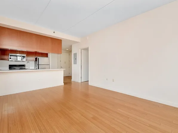 373 Wythe Avenue image 3 of 13