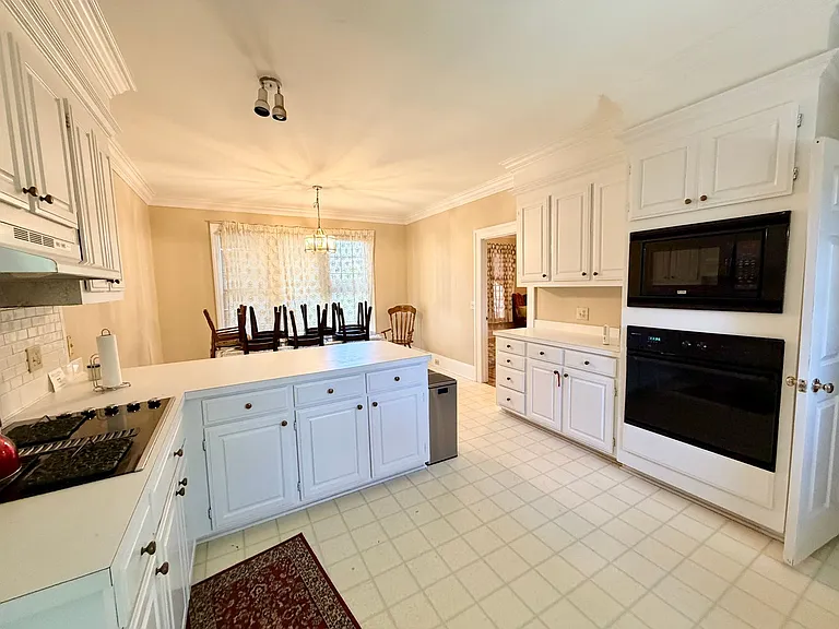 525 Brook Ave — Photo 8