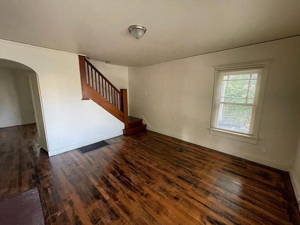 1st image of 516 Brookside Dr