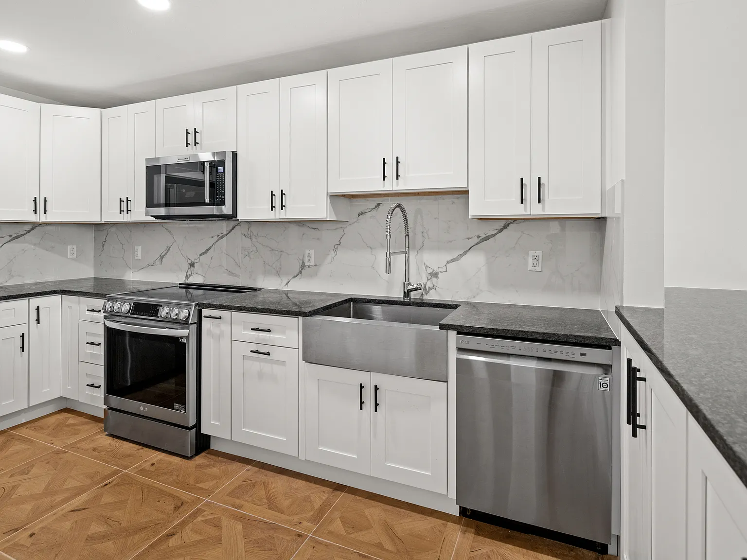 2 bed, 1.5 bath, 1070 sqft, $4,150 — Photo 4