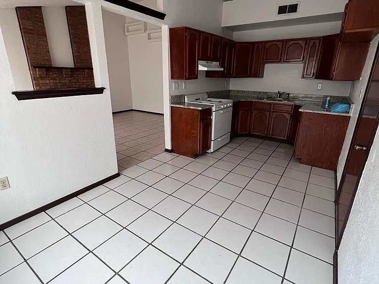 11736 Henry Phipps Dr — Photo 6