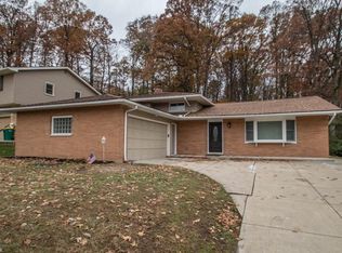 6850 Bryant Ln, Seven Hills, OH 44131