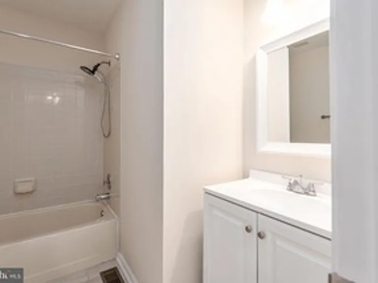 1013 Eastern View Dr — Photo 9