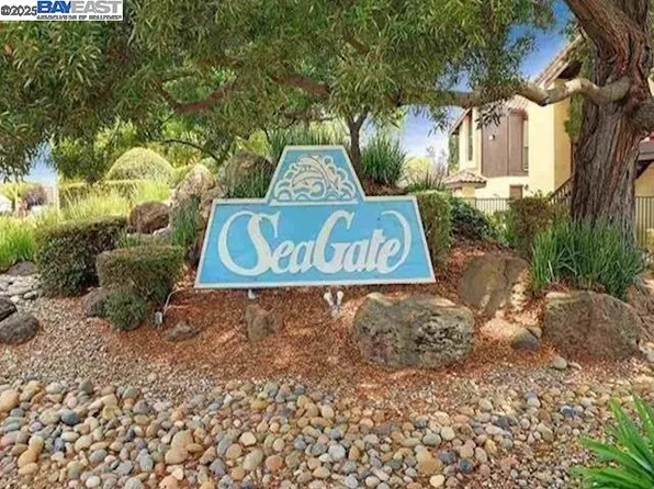 14378 Outrigger Dr, San Leandro, CA 94577