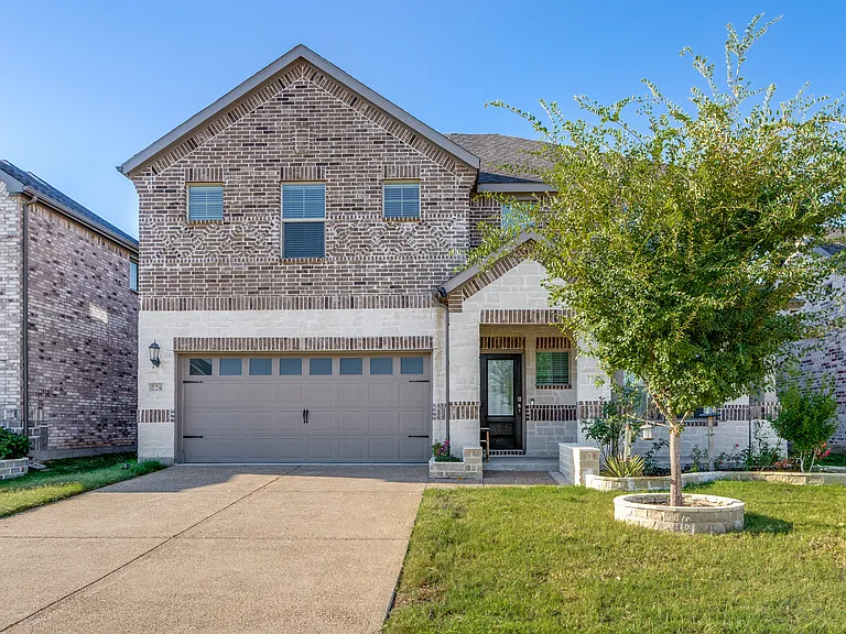 226 Stonebrook Trl — Photo 1