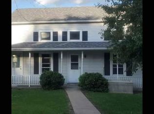216 1/2 S Michigan St, Prairie Du Chien, WI 53821