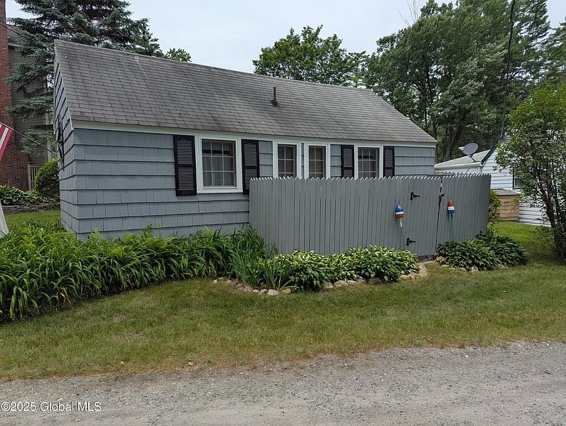 3rd image of 17 Bayberry Lane