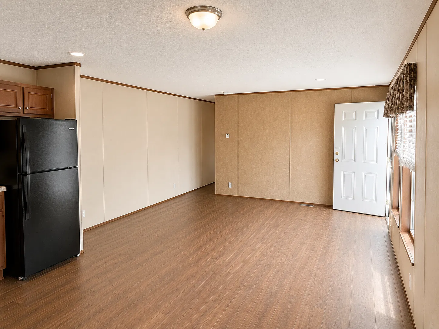3 bed, 1024 sqft, $1,095 — Photo 3