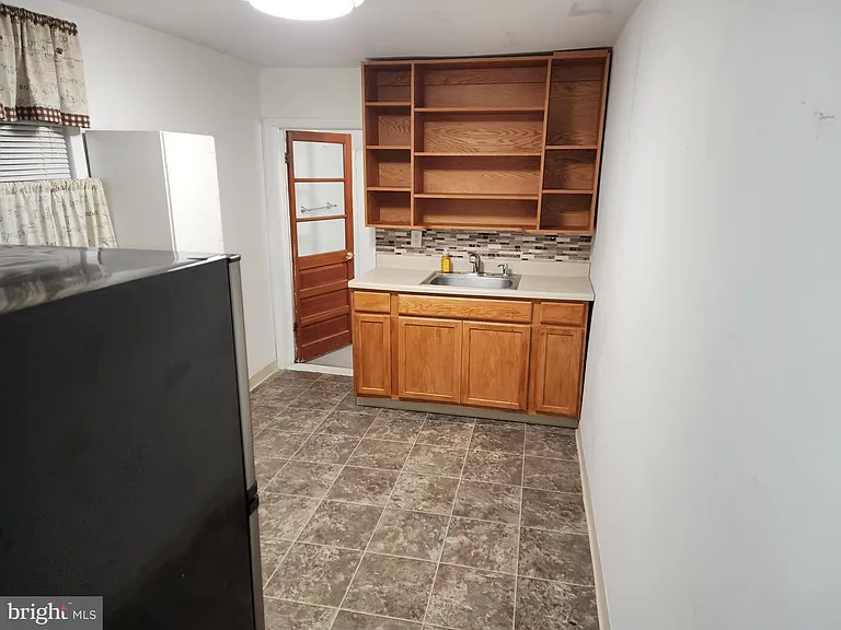 214 Stroud St — Photo 2