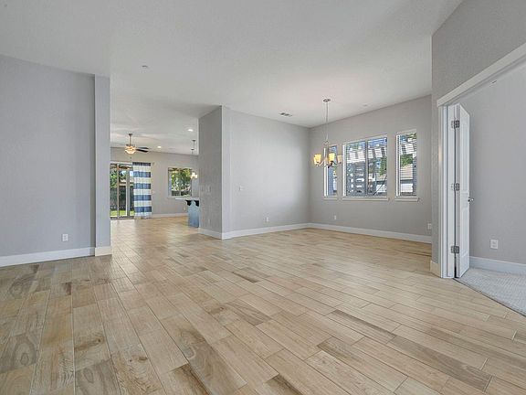 5th image of 1126 Gardenia Ct