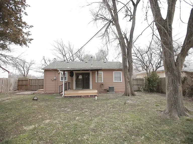 907 S Whittier Rd — Photo 11