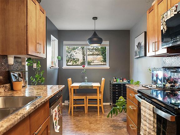 4th image of 698 Aspen Rd #109C