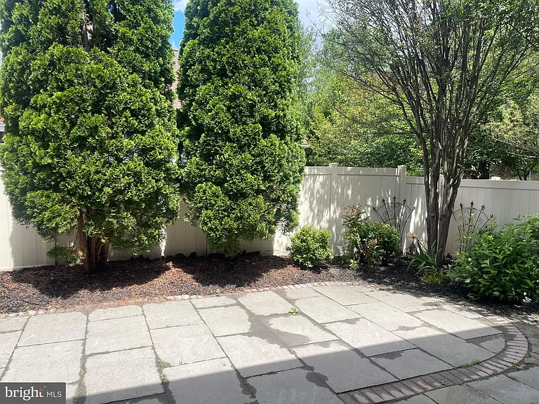 20389 Radcliff Ter — Photo 32