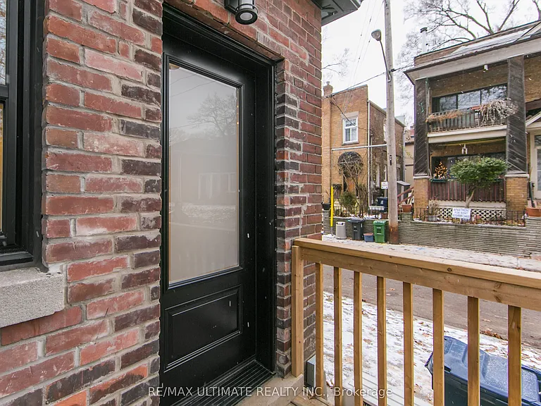 19 Fernwood Park Ave #MAIN — Photo 3