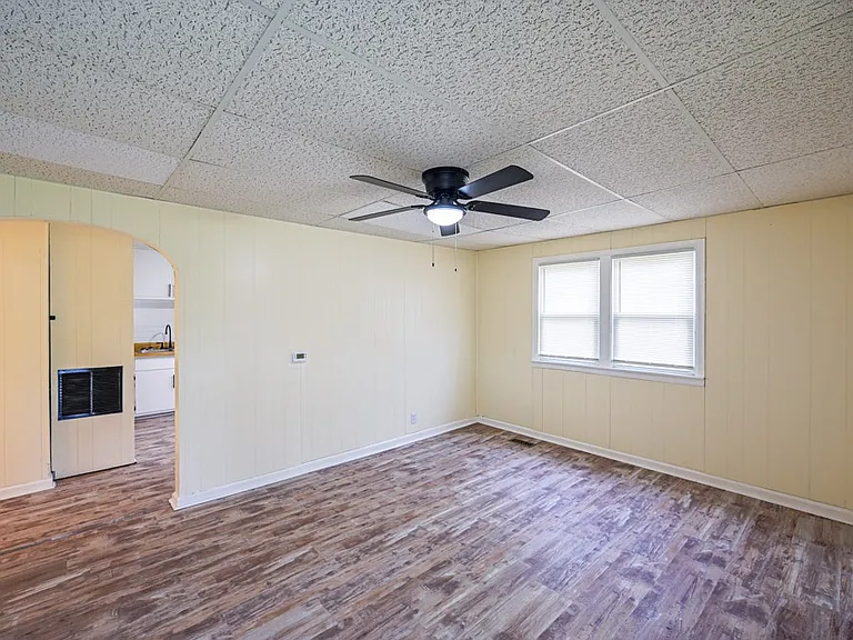 2232 E Riverside Dr — Photo 7