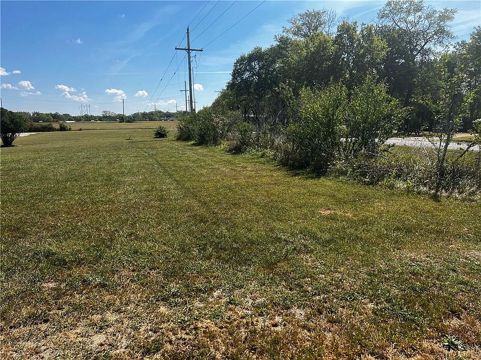 1st image of 2 Tamarack Ln
