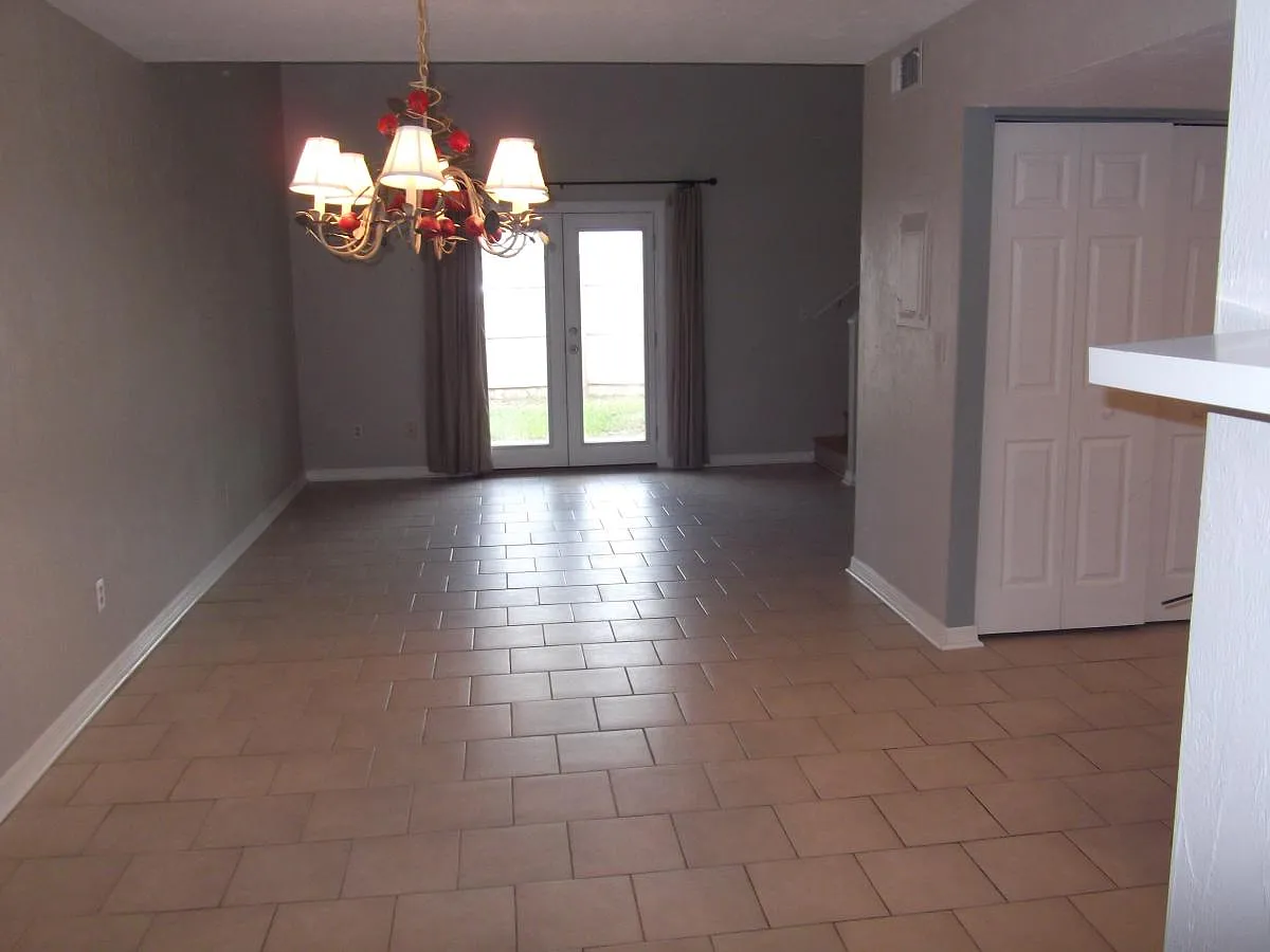 2 bed, 1250 sqft, $2,000 — Photo 3