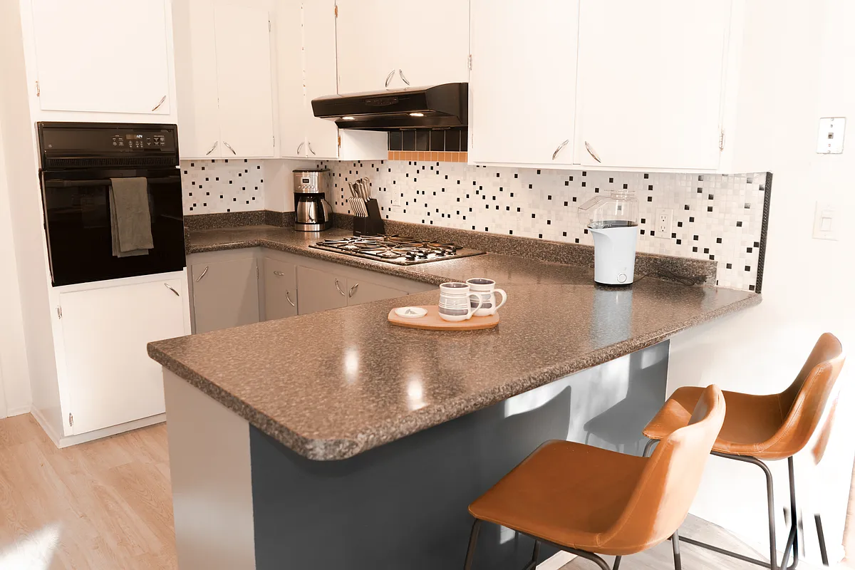 Kitchen, breakfast island - 2513 NE 145th St