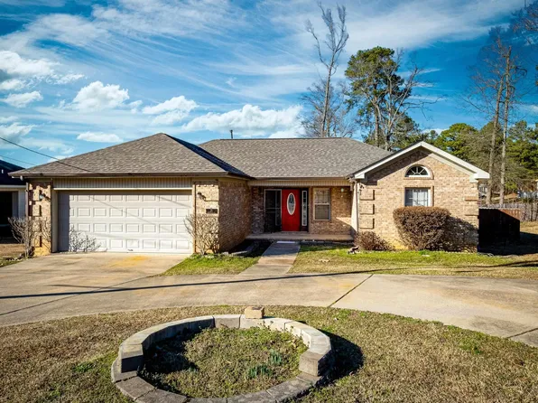 25 Courtfield Dr, Mabelvale, AR 72103