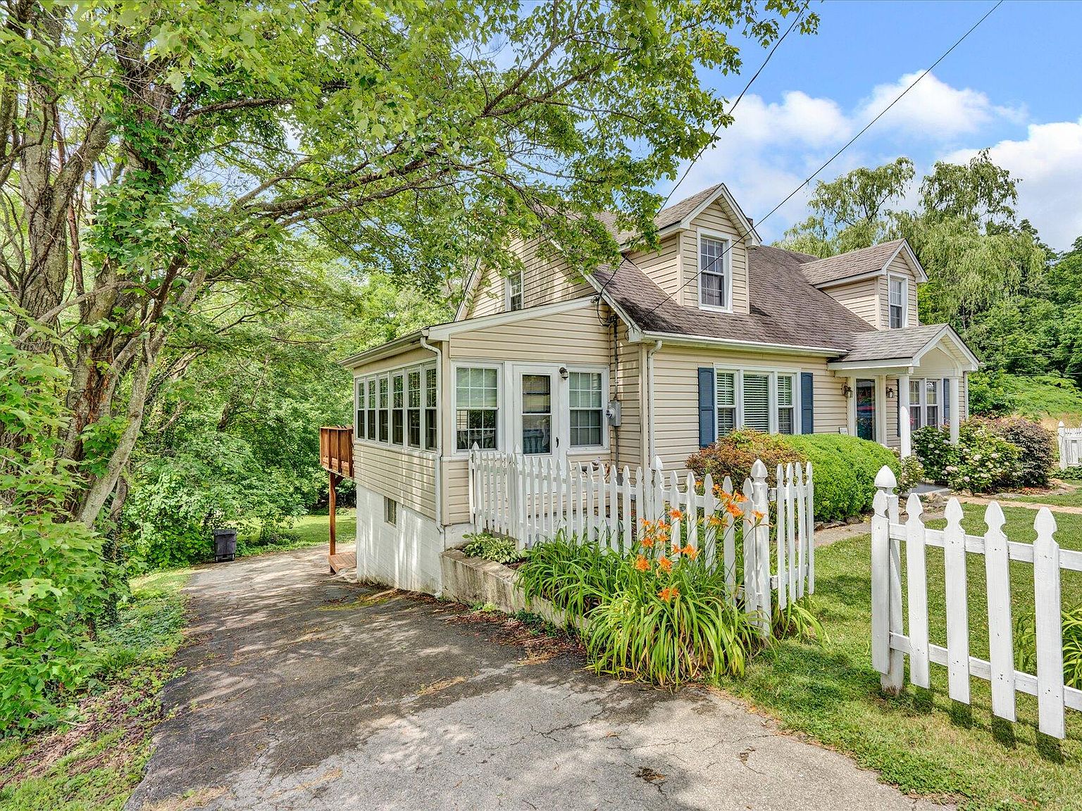 6102 Cove Rd, Roanoke, VA 24019 Zillow