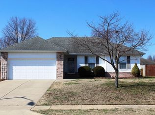1685 S Fisk Ave, Springfield, MO 65802