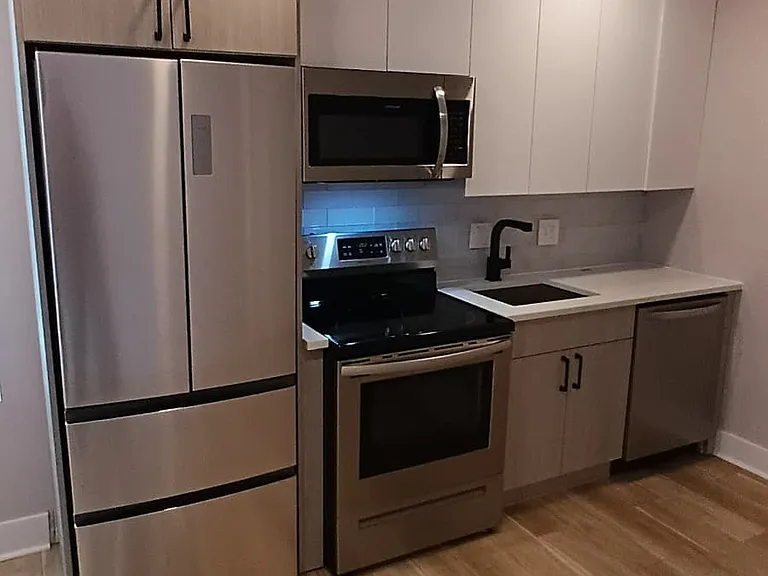325 N 40th St #6 — Photo 6