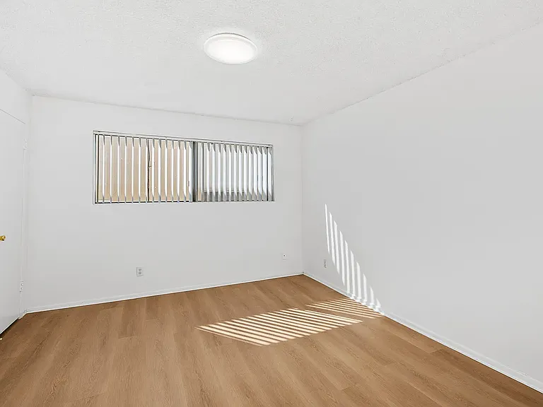 Goshen Apartments — Photo 22