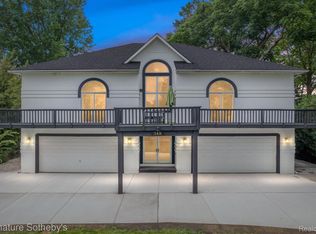 749 Middlesex Rd, Grosse Pointe Park, MI 48230