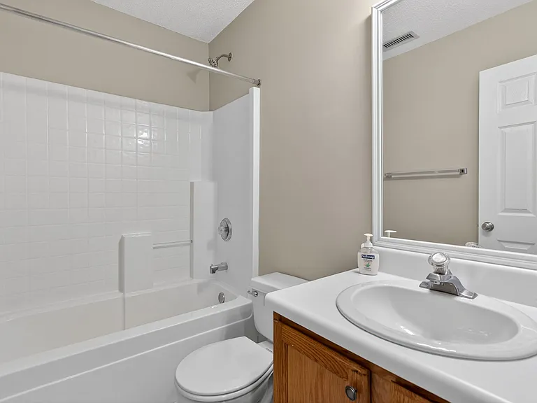 6804 Broome Bay Ct — Photo 15